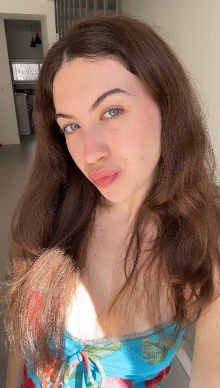 Nude girl Amber in Shantou