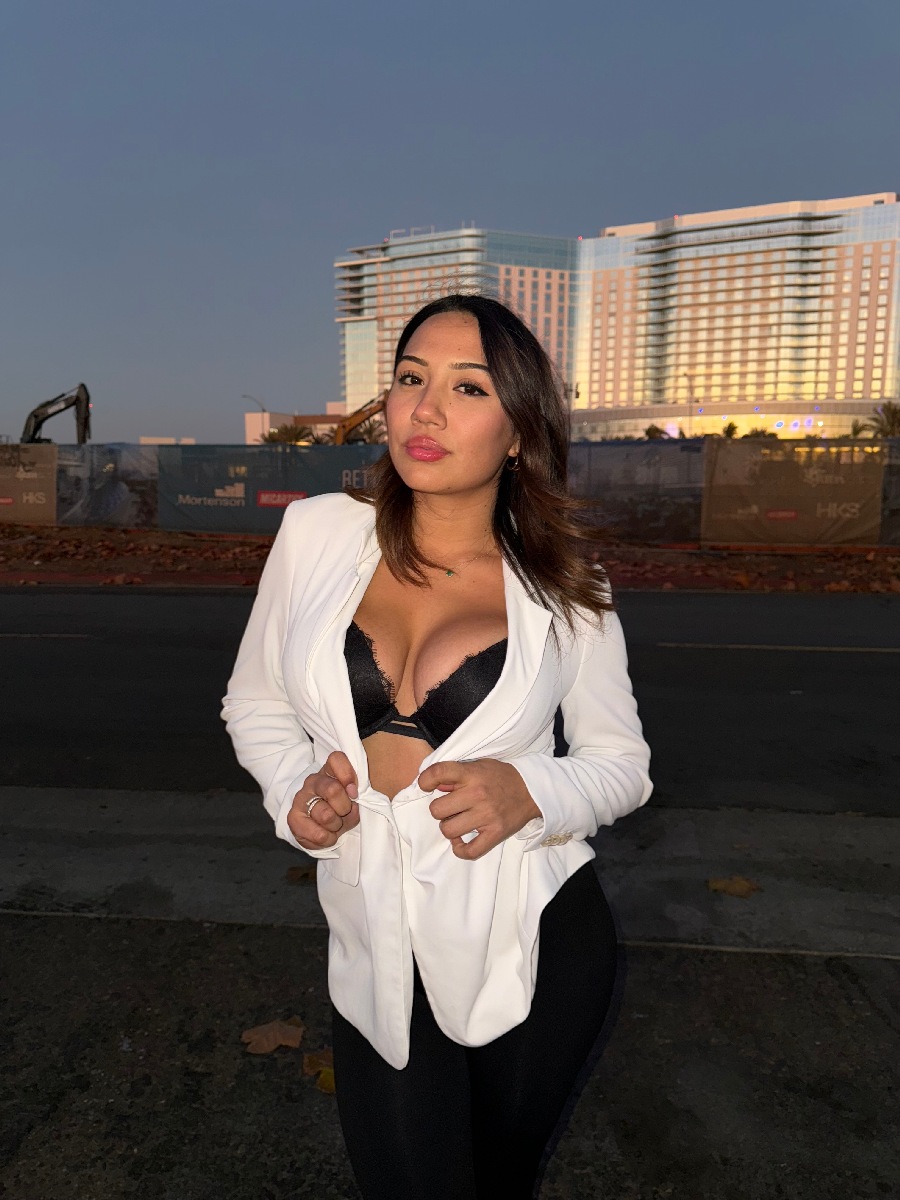 Take a pause and enjoy Ali Cruz — streaming from Shantou