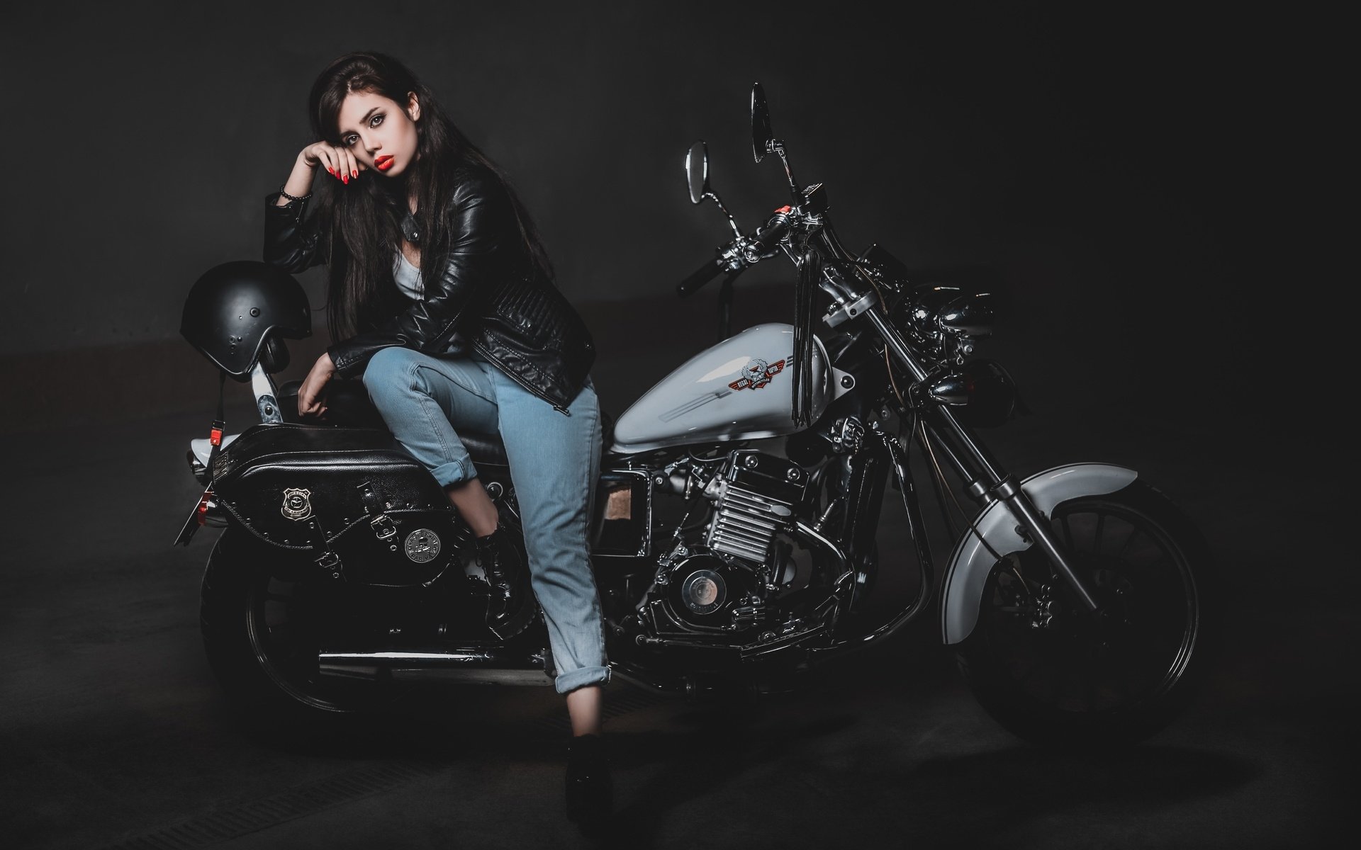 Biker girls: style and drive in Shantou