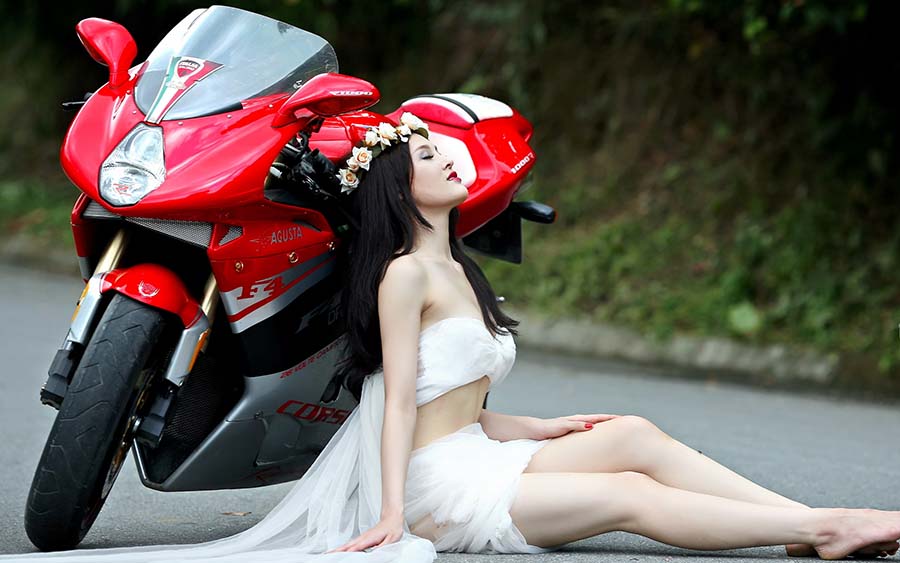 Beautiful girls and motorcycles in Shantou