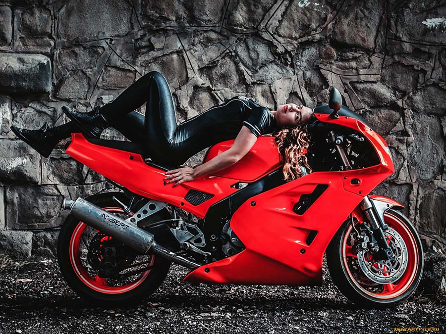 Beautiful girl Beautiful girls and motorcycles in Shantou