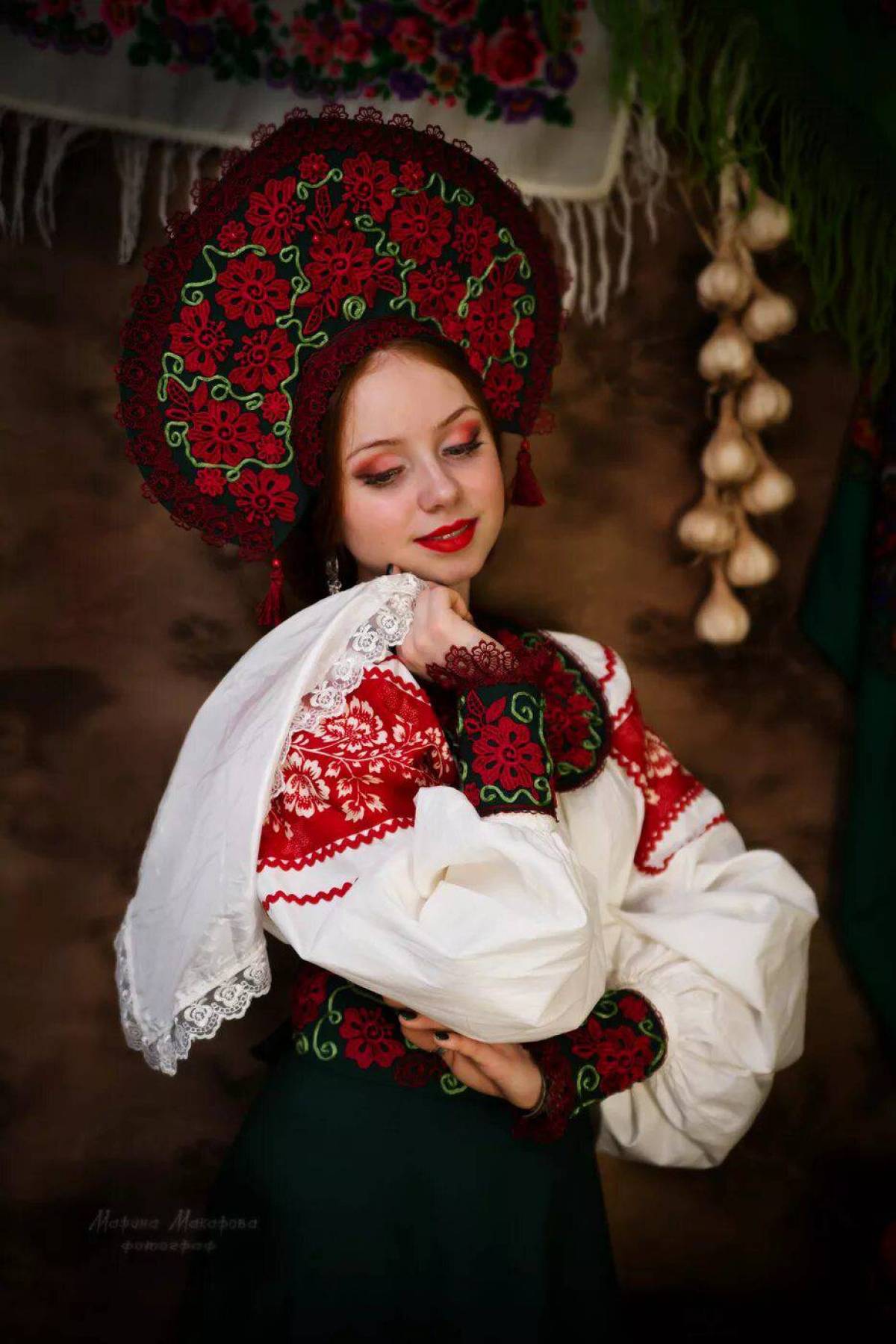 Women in Slavic costumes underwear in Shantou