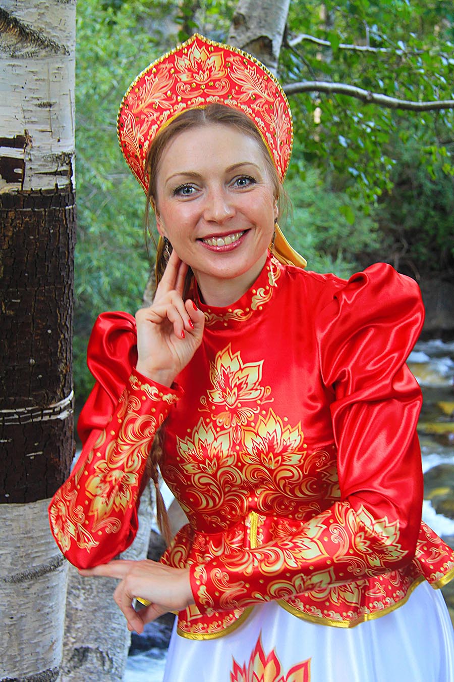 Women in Slavic costumes in Shantou