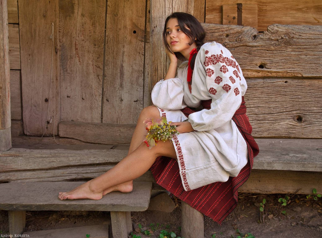 Women in Slavic costumes in Shantou