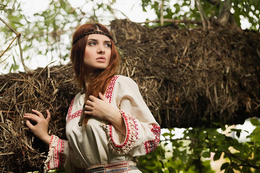 Women in Slavic costumes in Shantou