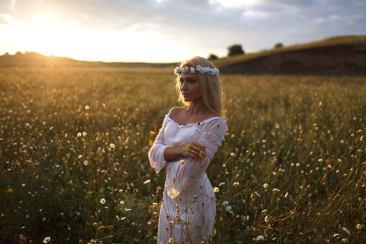 Girls in Slavic costumes in Shantou