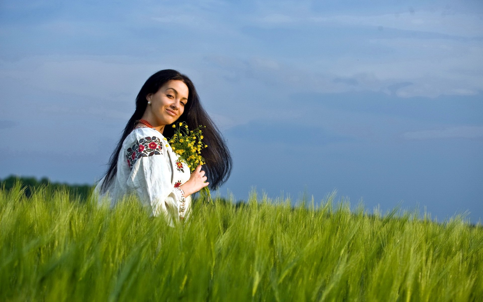 Girls in Slavic costumes in Shantou