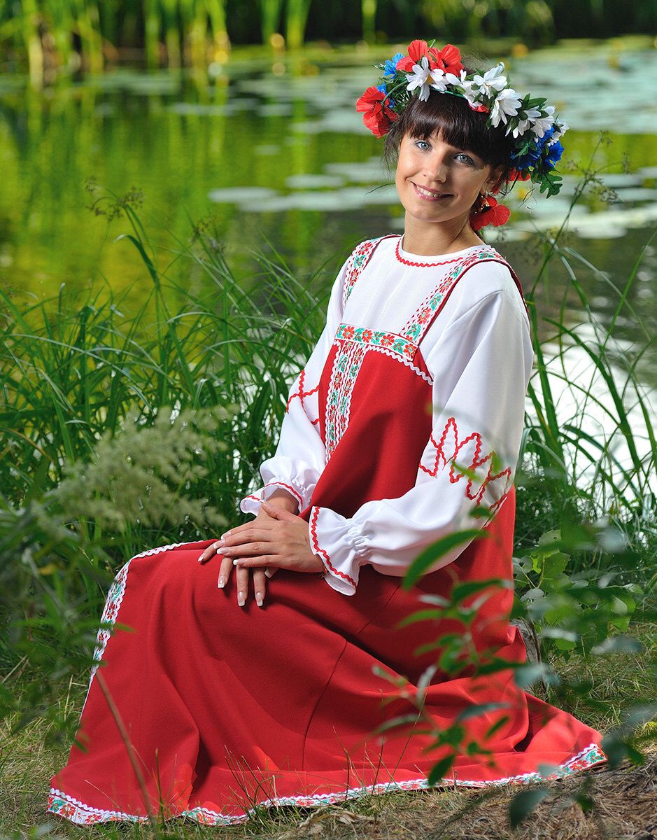 Beautiful girl Girls in Slavic costumes in Shantou