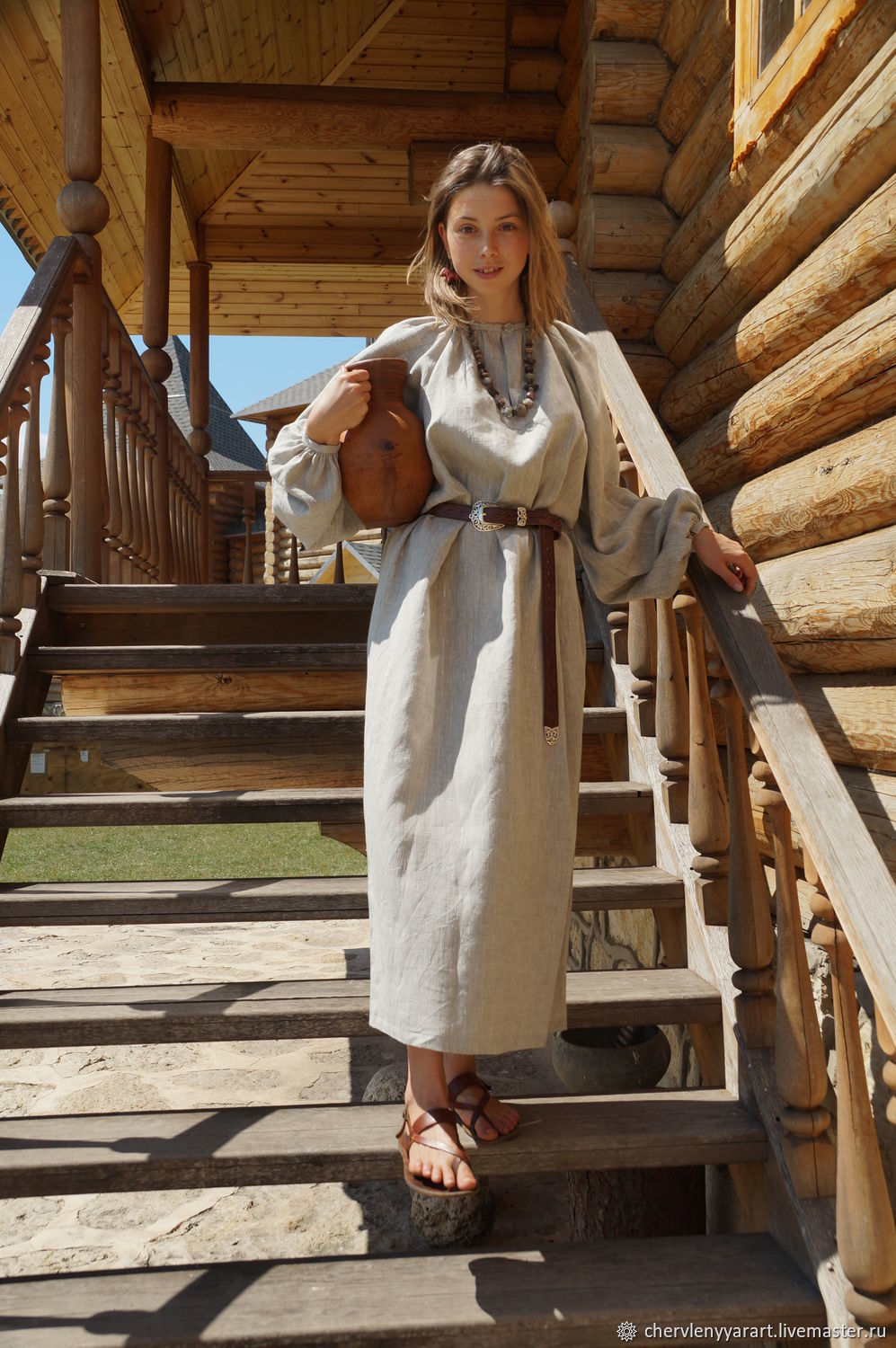 Girls in Slavic costumes in Shantou