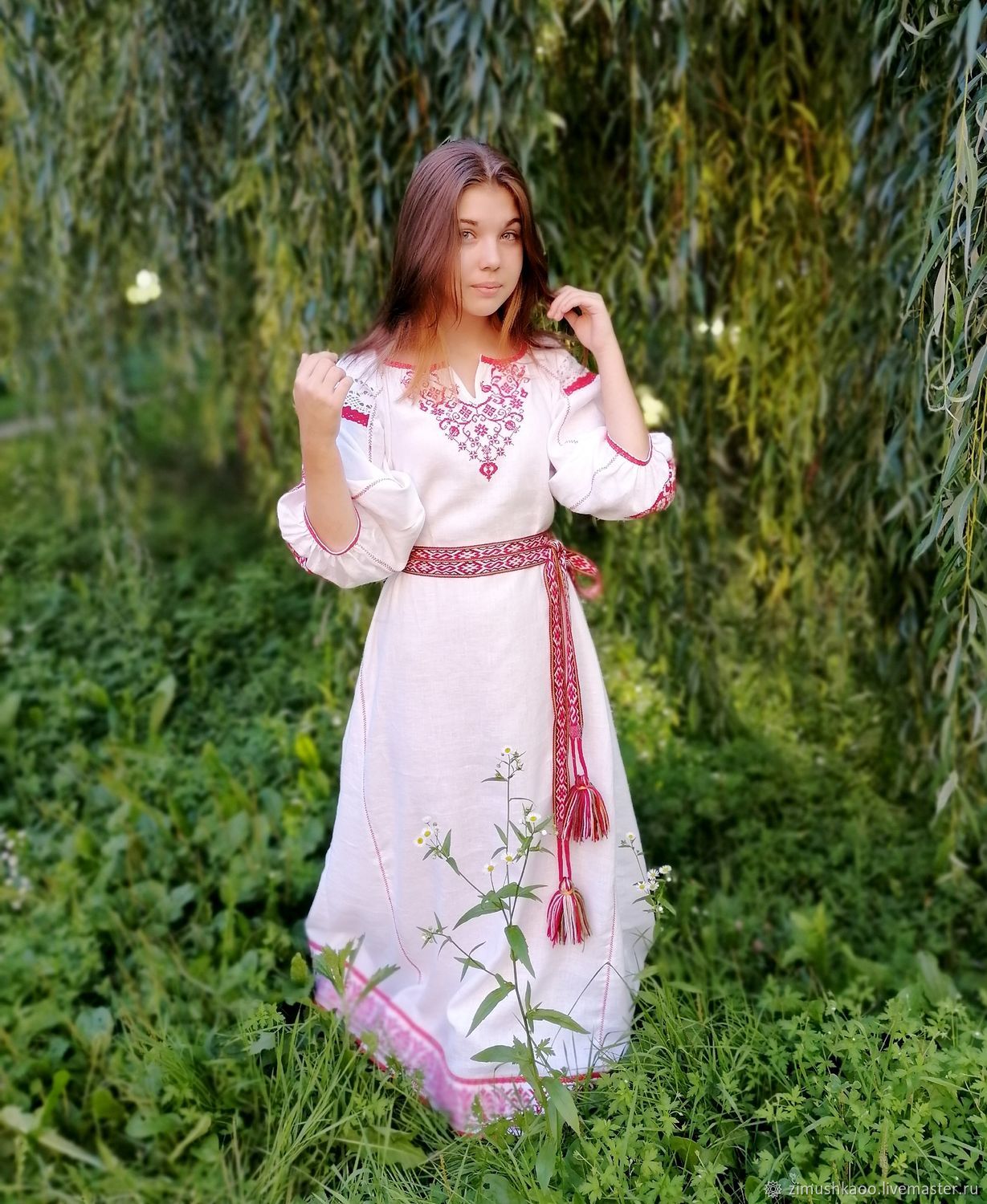 Girl Girls in Slavic costumes in Shantou